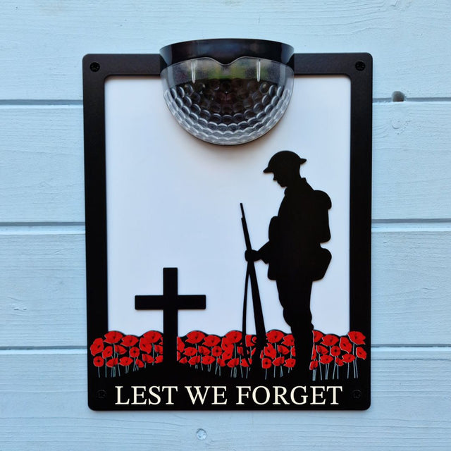 'Lest We Forget' Remembrance Soldier & Red Poppies Solar Light Wall Plaque