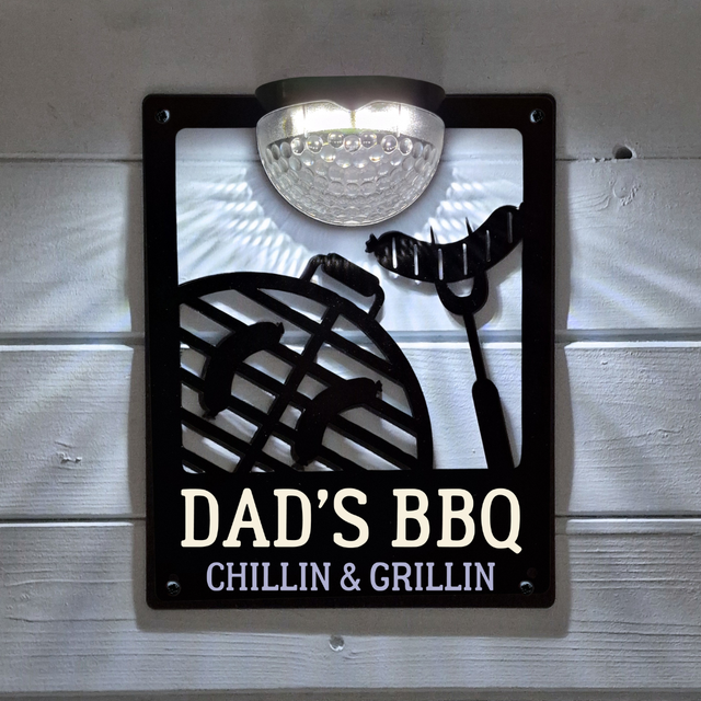 Dad's BBQ - Chillin 'n' Grillin' BBQ Solar Light Wall Plaque