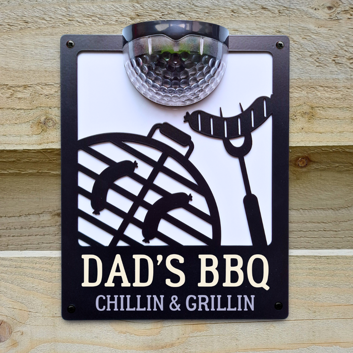 Dad's BBQ - Chillin 'n' Grillin' BBQ Solar Light Wall Plaque
