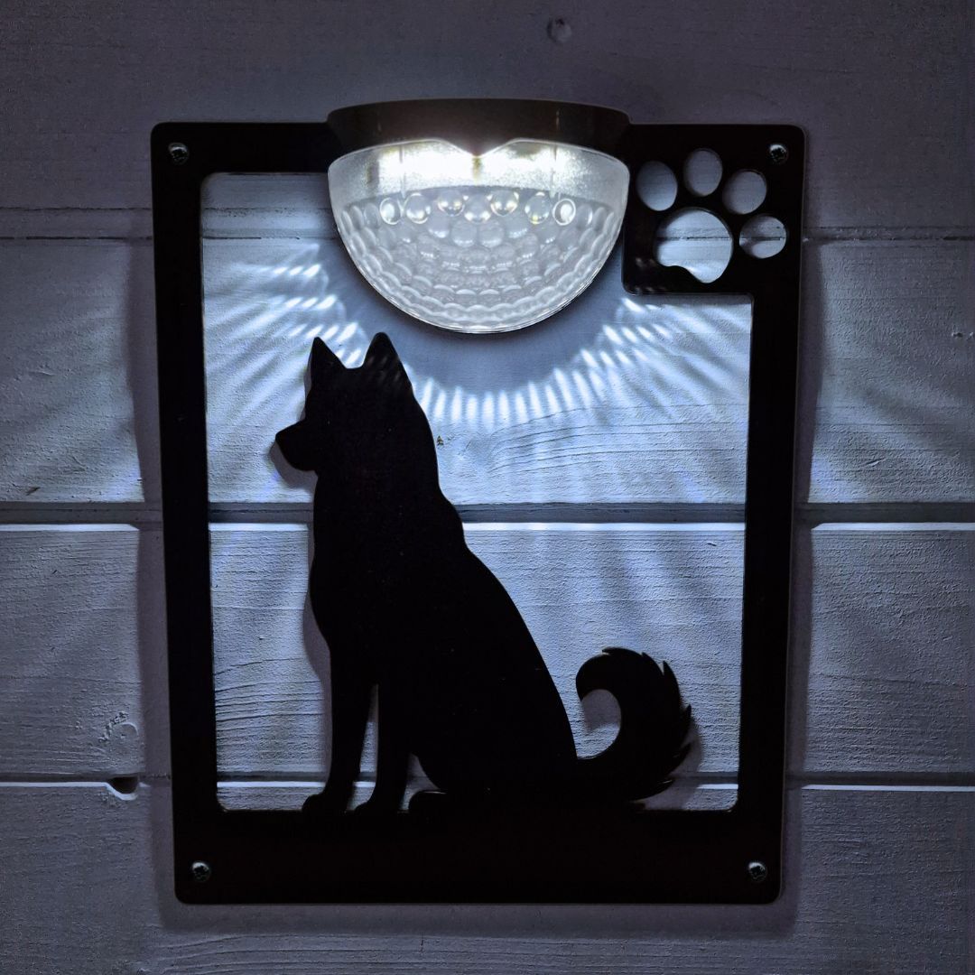 Husky Dog Solar-Powered LED Light Wall Shed Plaque — Flory's Online