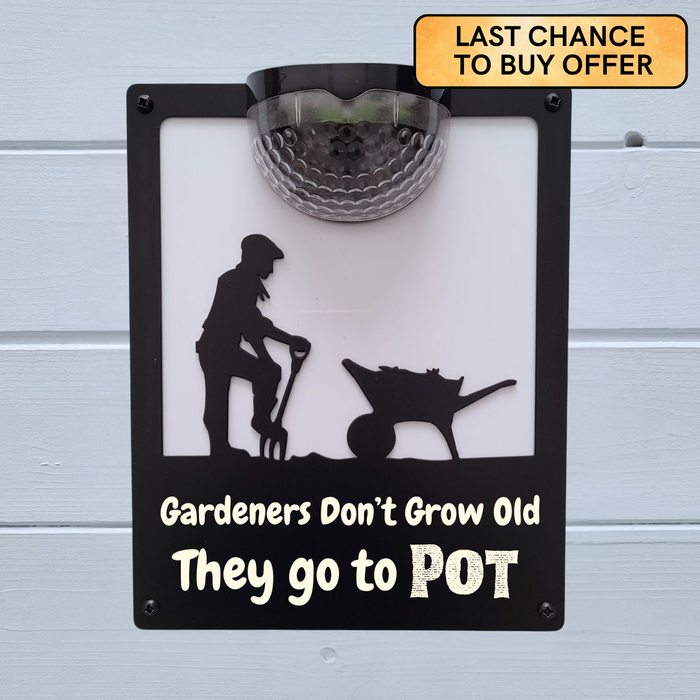 'Gardeners don't grow old, they go to pot' Male Gardener Solar Light Wall Plaque