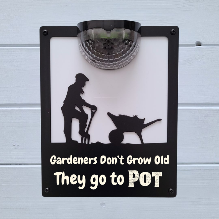 'Gardeners don't grow old, they go to pot' Male Gardener Solar Light Wall Plaque
