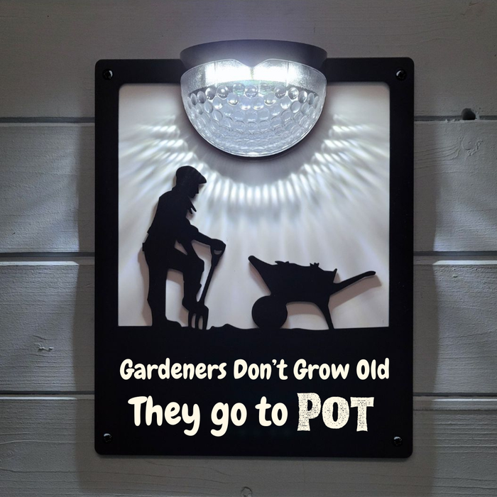 'Gardeners don't grow old, they go to pot' Male Gardener Solar Light Wall Plaque