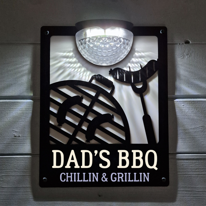 Dad's BBQ - Chillin 'n' Grillin' BBQ Solar Light Wall Plaque