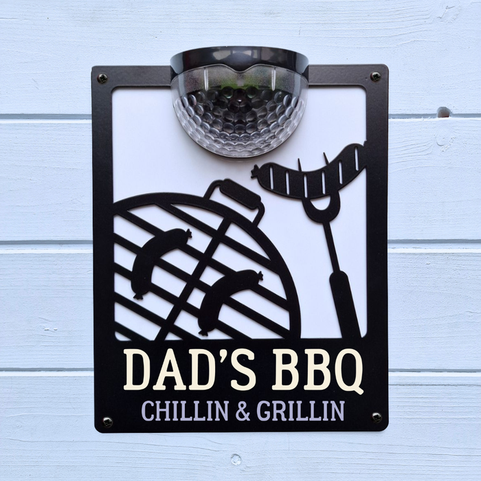 Dad's BBQ - Chillin 'n' Grillin' BBQ Solar Light Wall Plaque