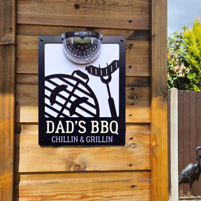 Dad's BBQ - Chillin 'n' Grillin' BBQ Solar Light Wall Plaque