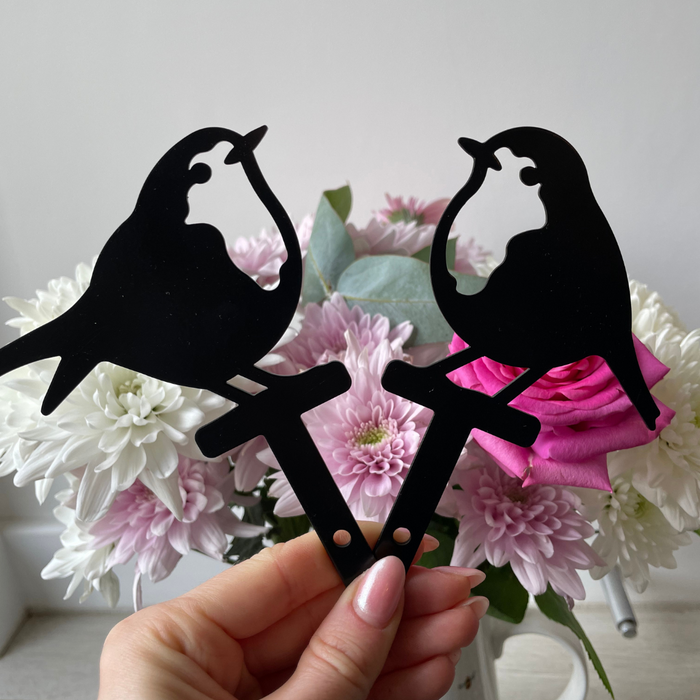NEW Robin Stake Set of 2
